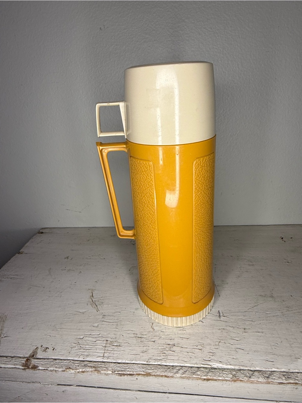 Thermos Brand Vintage Mustard Yellow King Seeley 1970's Holds 14 oz Model #2202